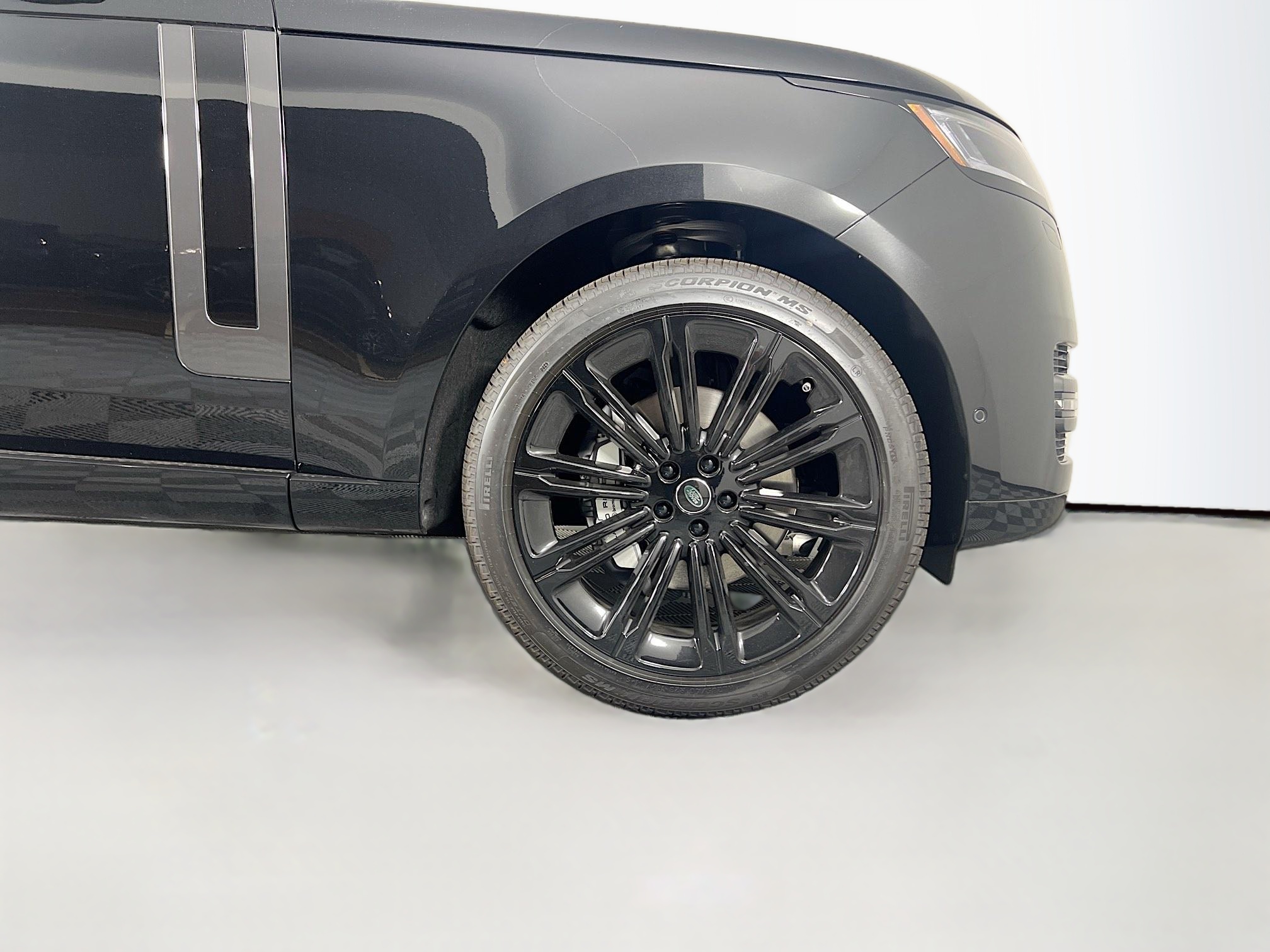 2025 Land Rover Range Rover SE photo 8