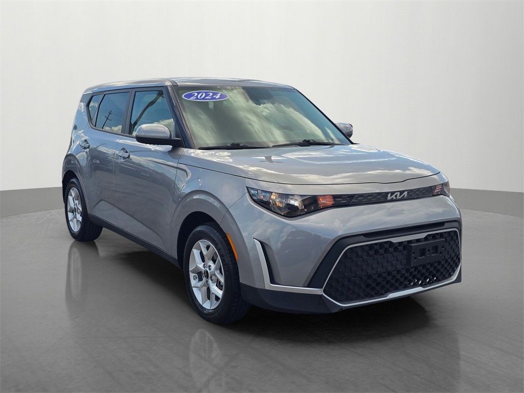 2024 Kia Soul LX photo 2