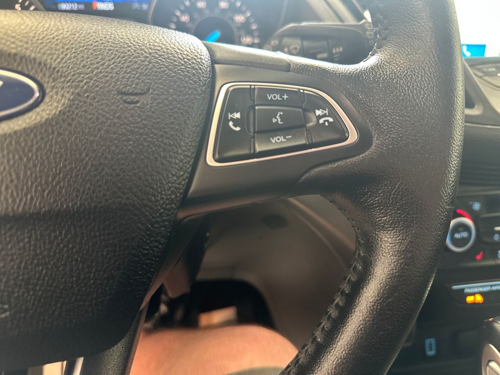 2019 Ford Escape SEL photo 20