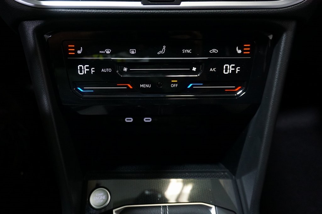 2025 Volkswagen Taos SE photo 15