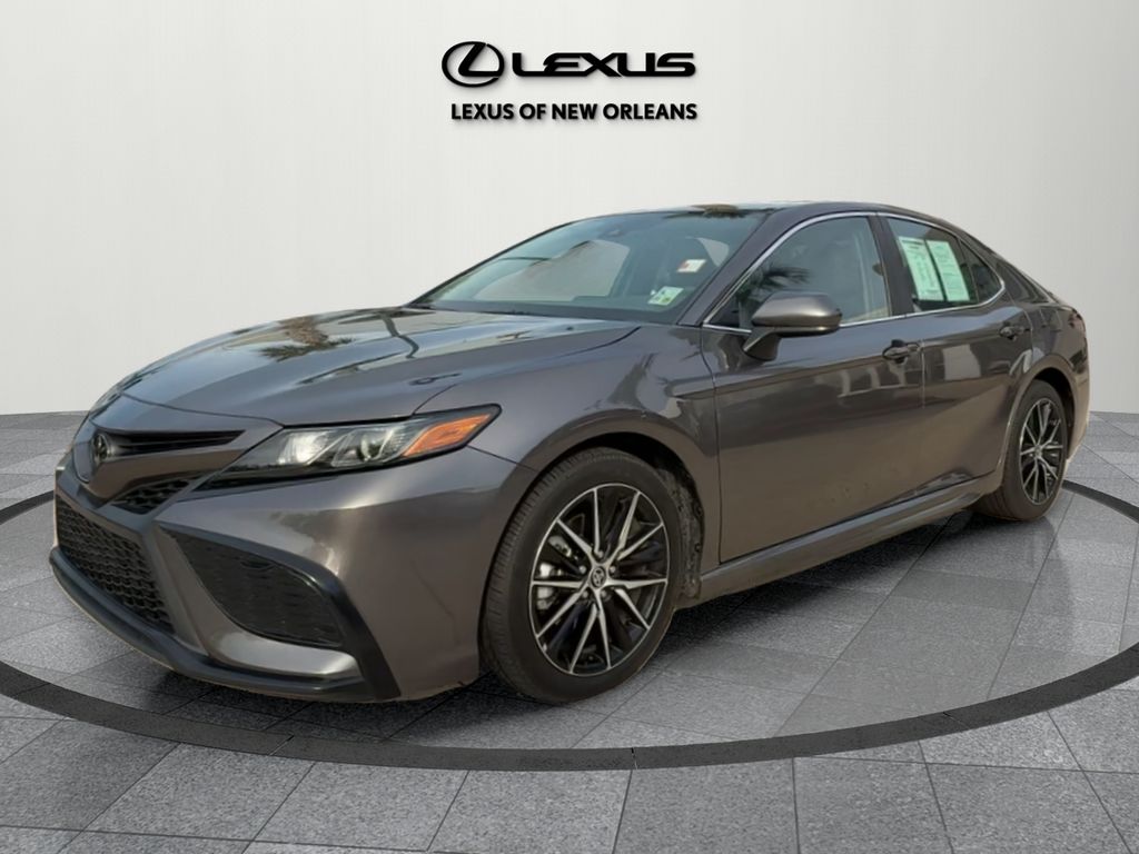 2021 Toyota Camry SE photo 3
