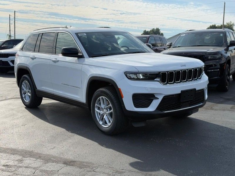 2025 Jeep Grand Cherokee Laredo X photo 2