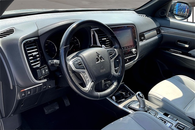 2022 Mitsubishi Outlander PHEV LE photo 15