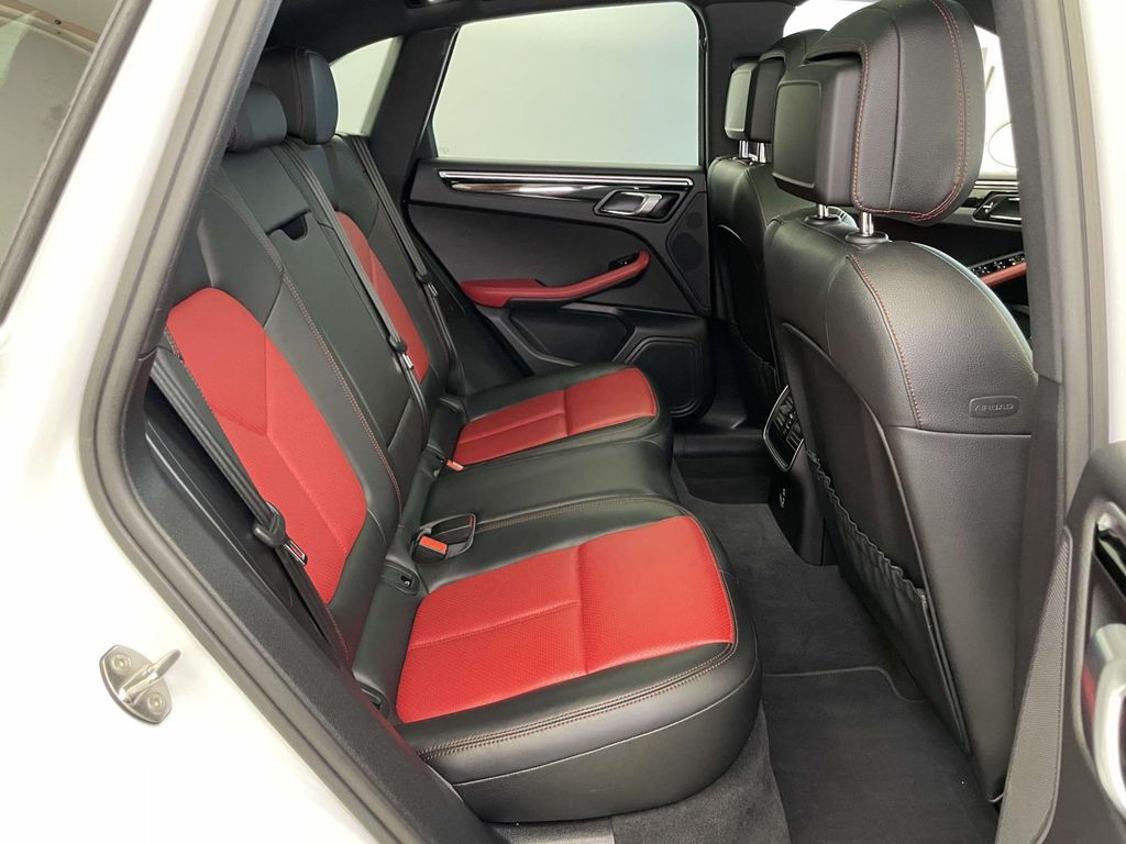 2020 Porsche Macan Base photo 21