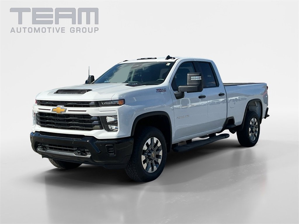 2026 Chevrolet Silverado 2500HD Custom photo 3