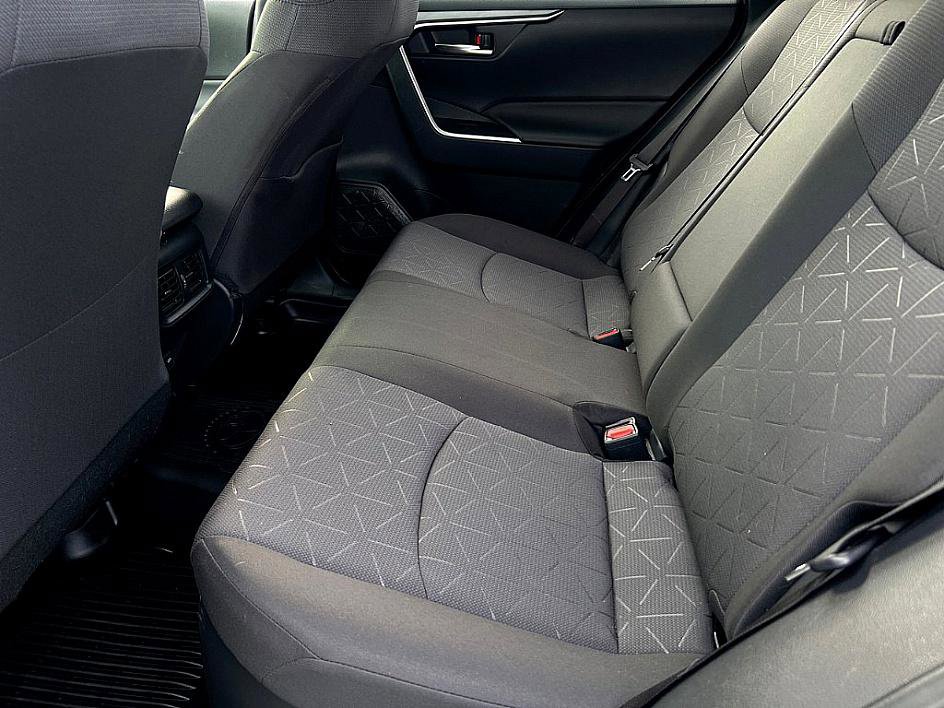 2022 Toyota RAV4 Hybrid XLE photo 7