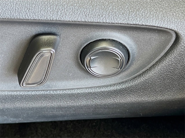2024 Toyota RAV4 XLE photo 16