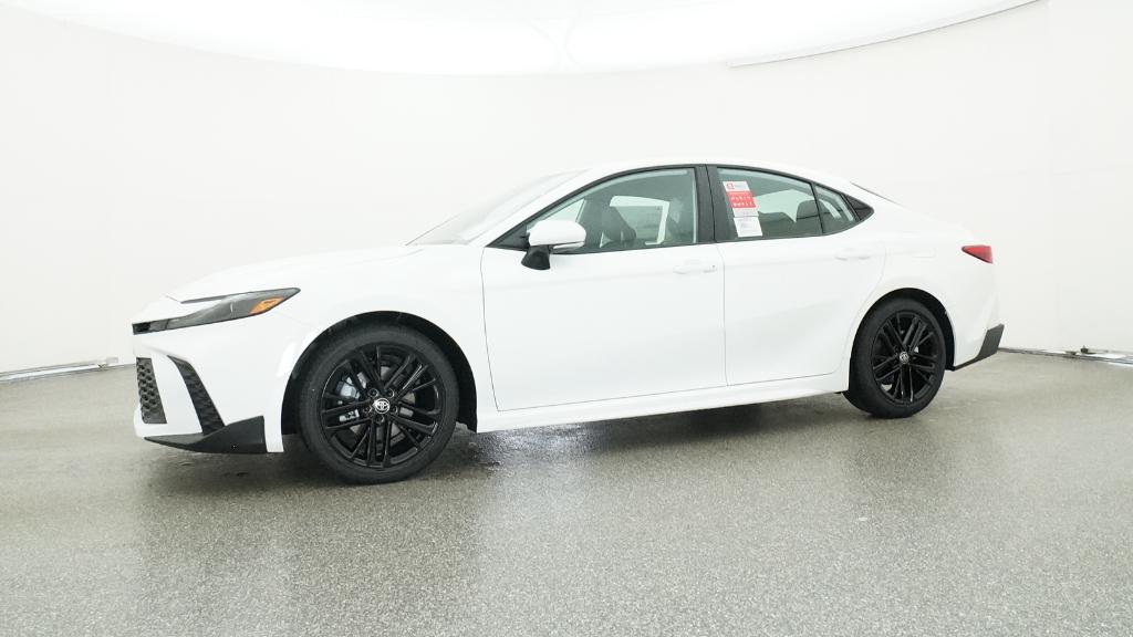 2025 Toyota Camry SE photo 7