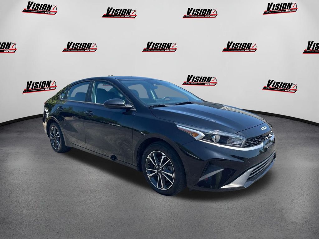 2022 Kia Forte LXS photo 3