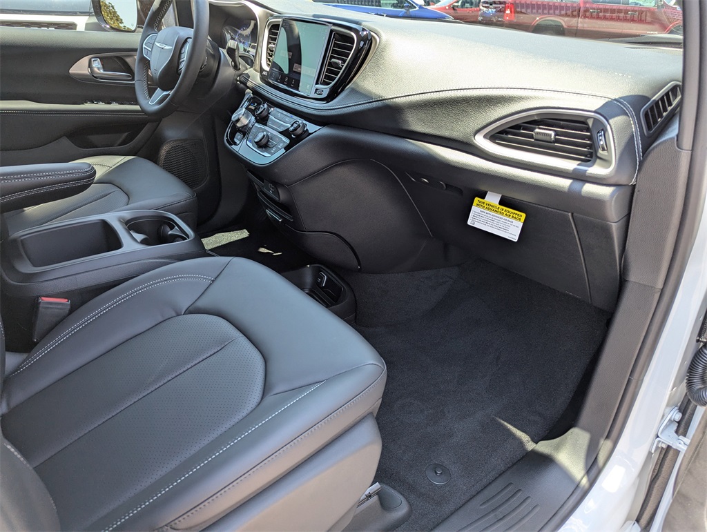 2026 Chrysler Pacifica photo 37