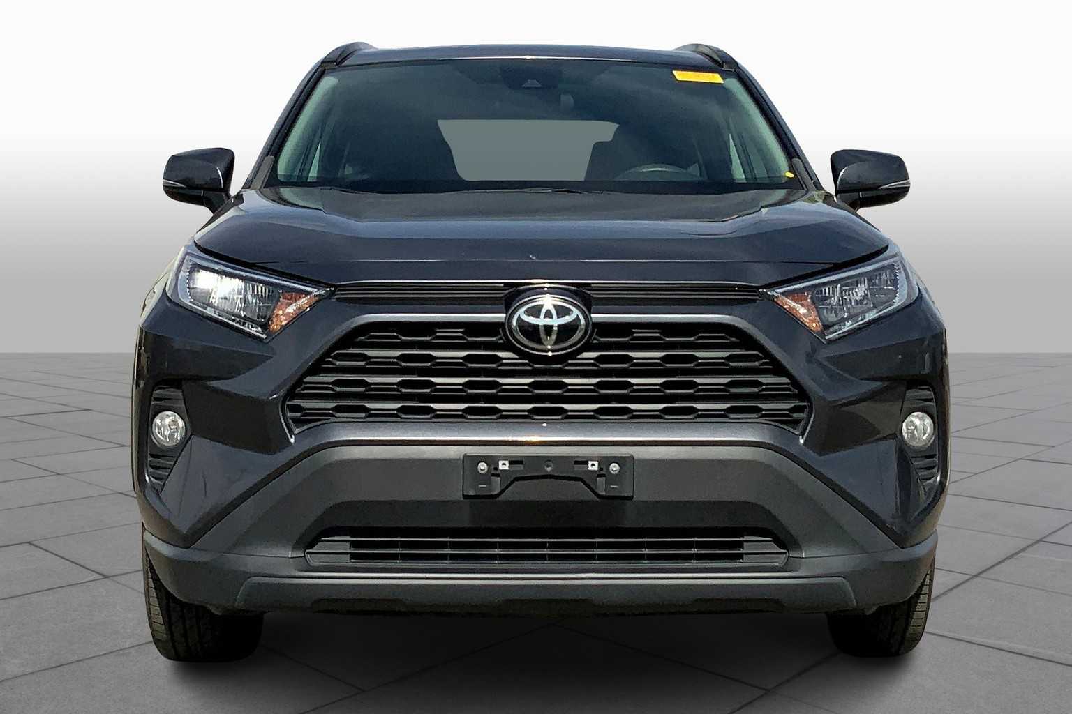 2021 Toyota RAV4 XLE photo 3