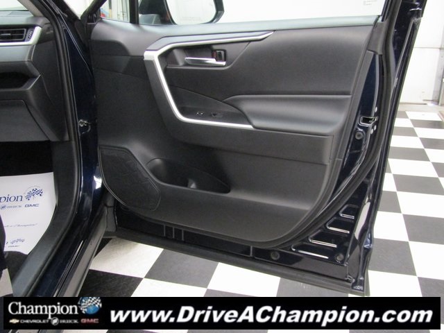 2021 Toyota RAV4 XLE photo 35