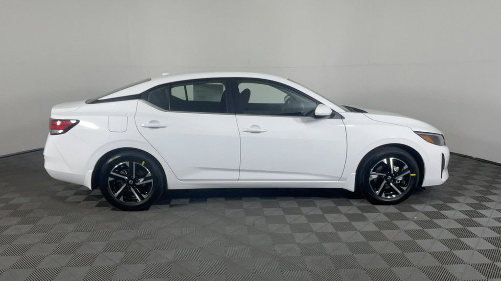 2025 Nissan Sentra SV photo 3