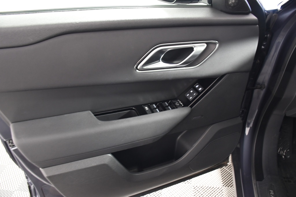 2025 Land Rover Range Rover Velar SE photo 12