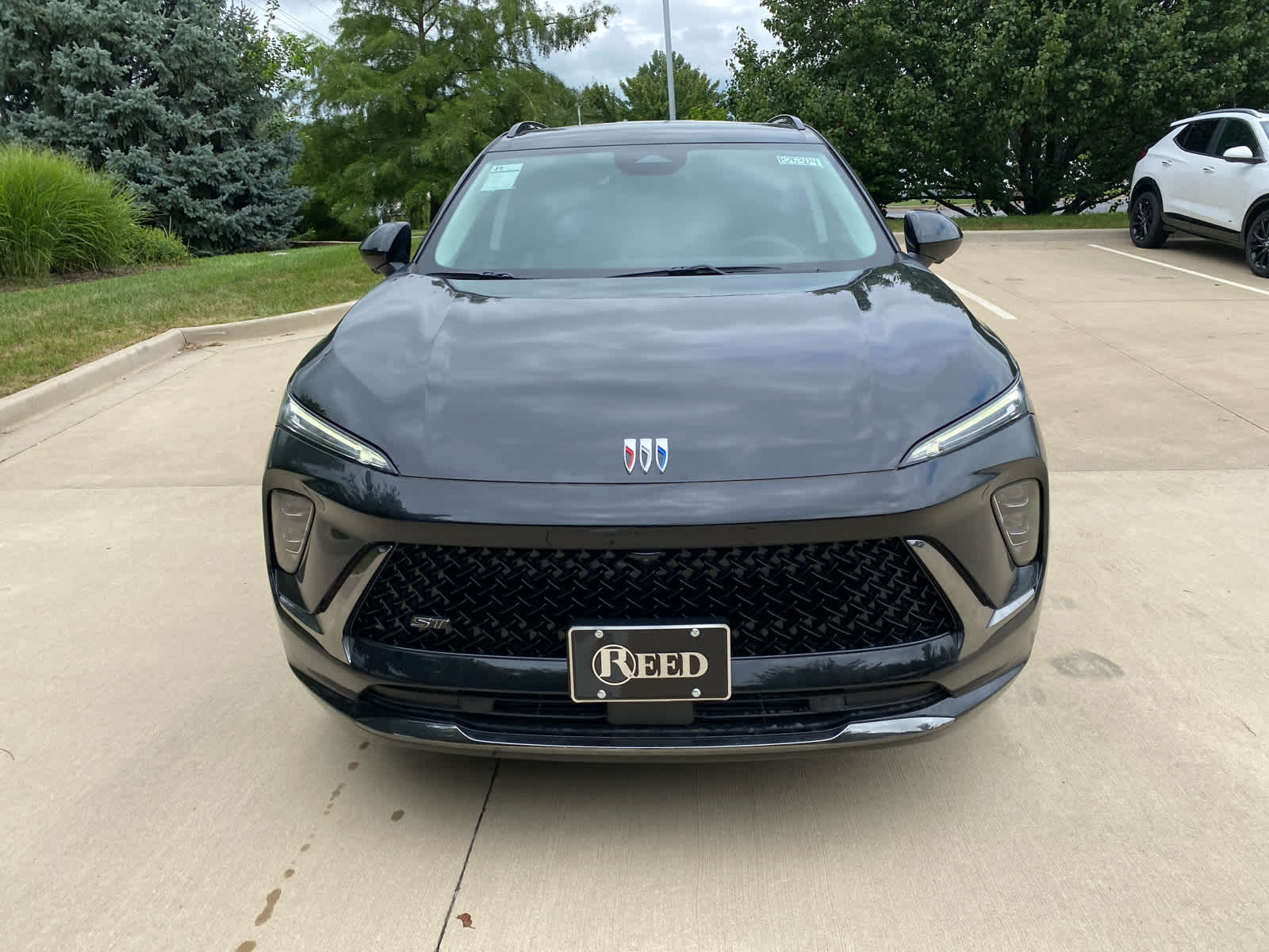 2025 Buick Envision Sport Touring photo 3