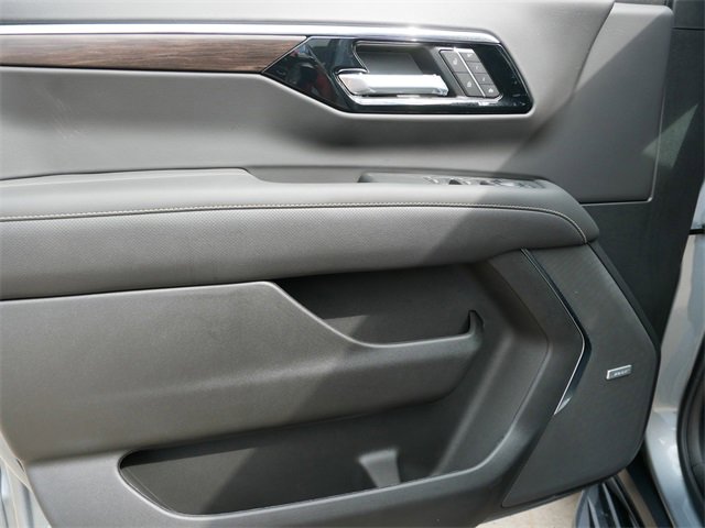 2025 Chevrolet Suburban Premier photo 11