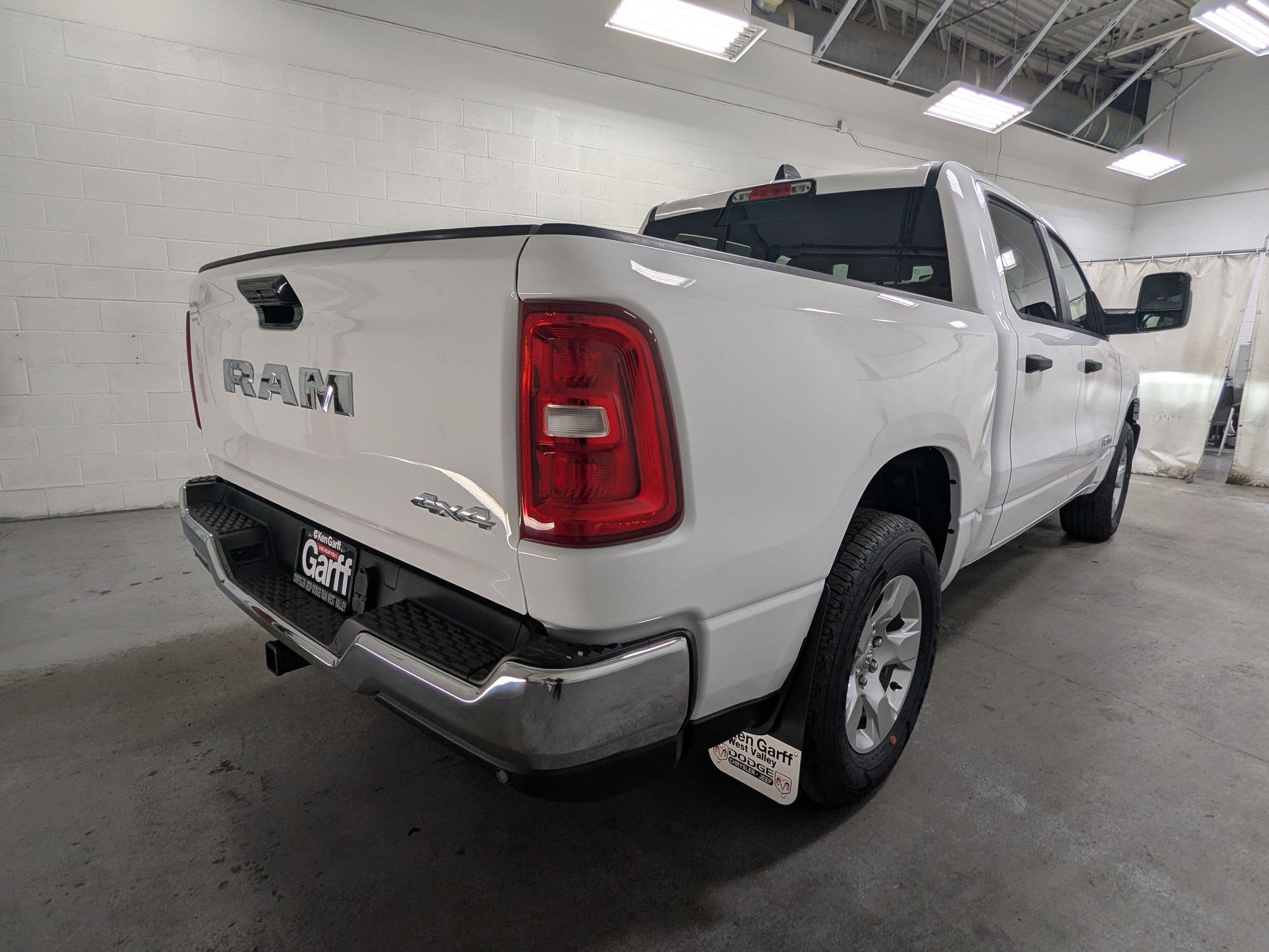 2025 Ram 1500 Tradesman photo 3