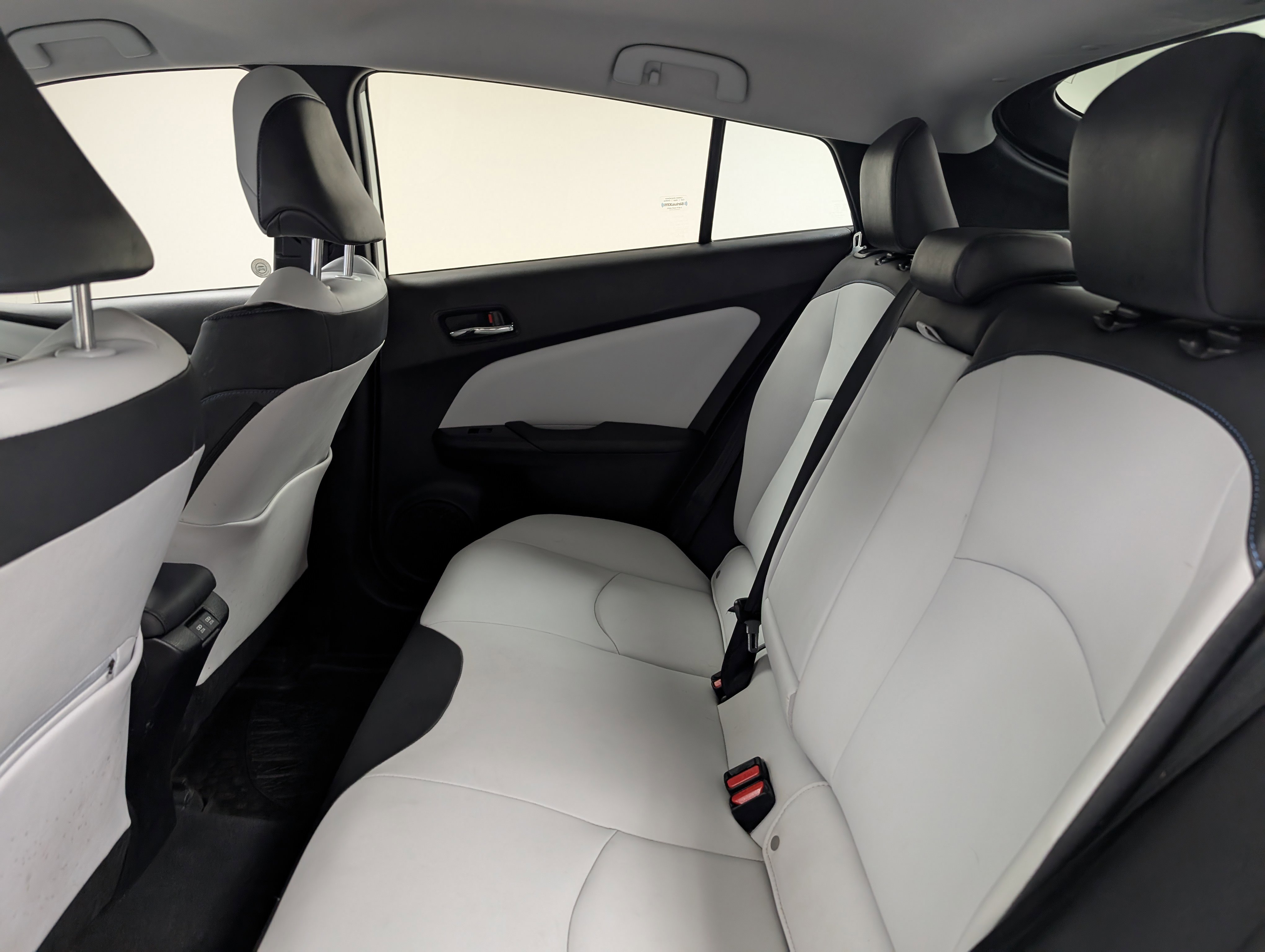 2020 Toyota Prius Limited photo 4