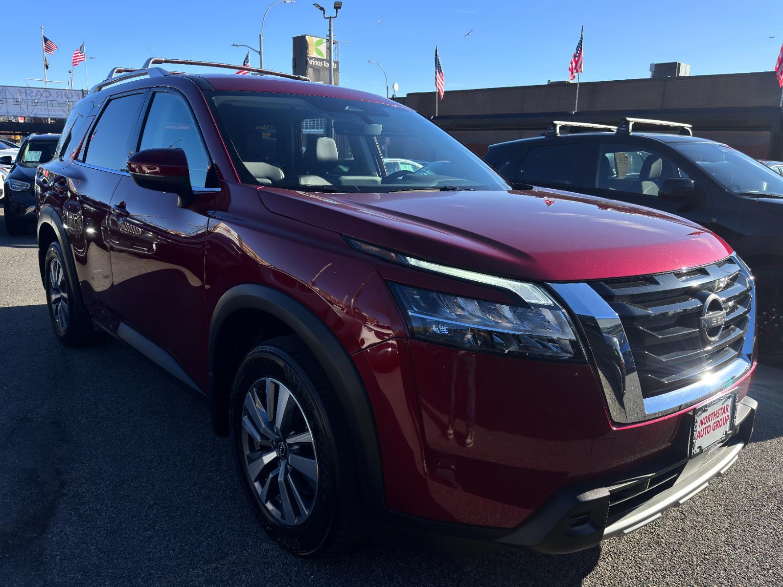 2023 Nissan Pathfinder SL photo 3