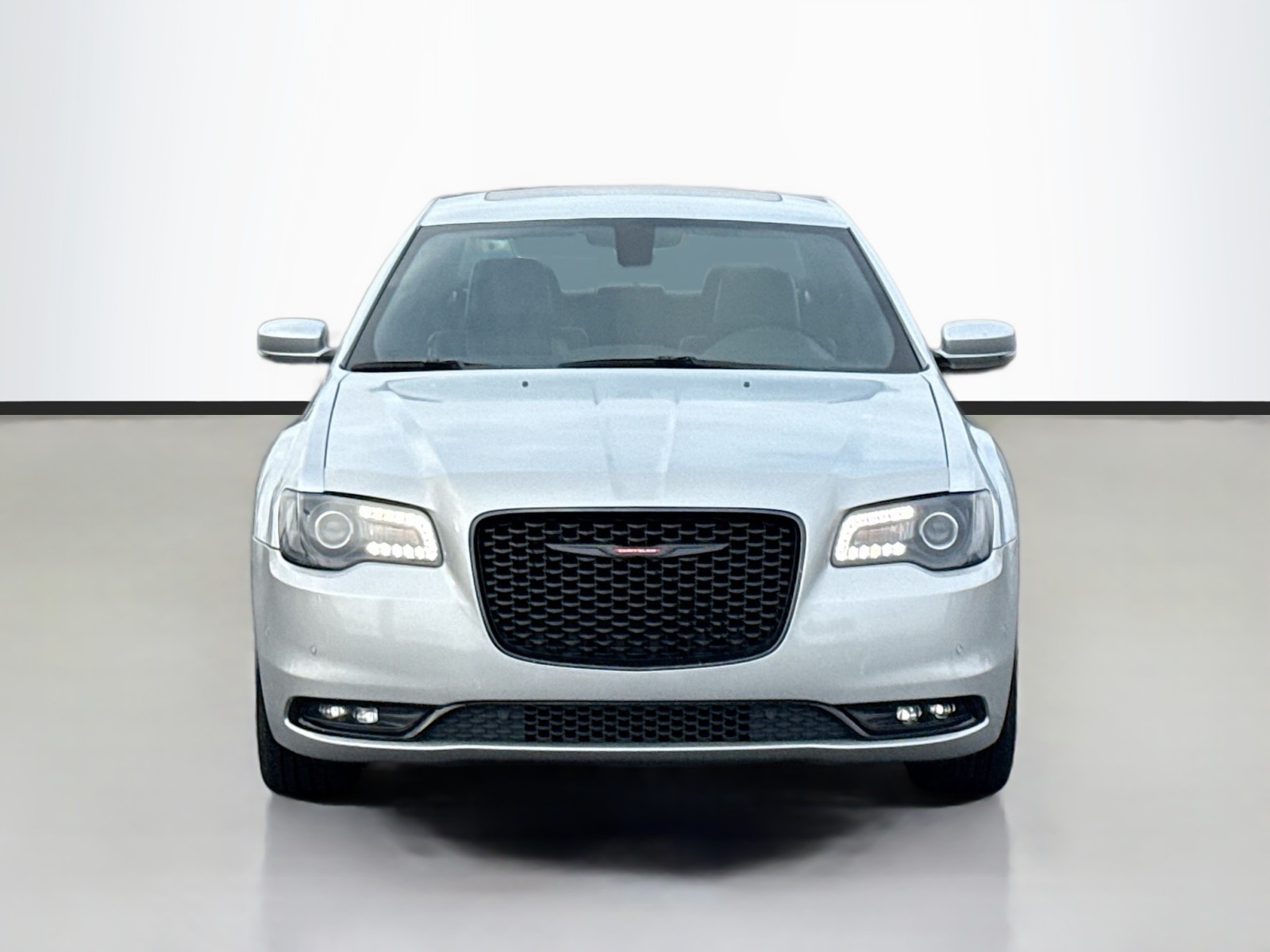 2023 Chrysler 300 photo 2