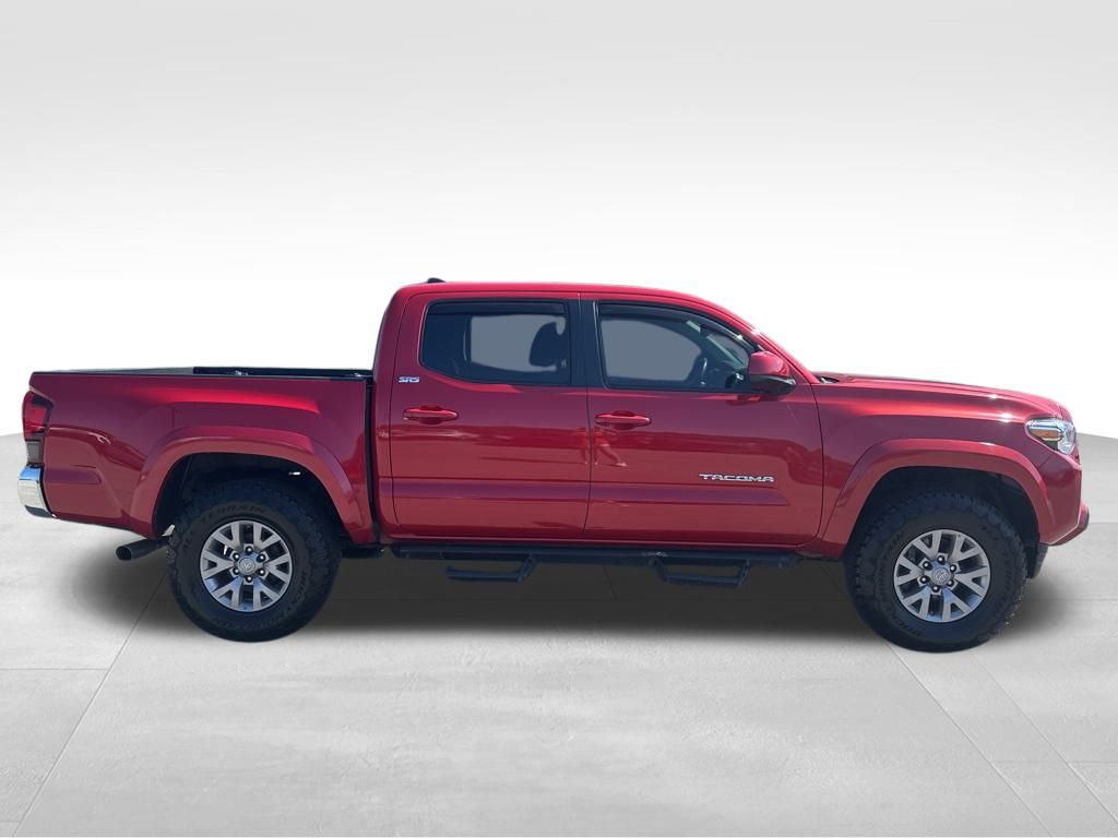 2019 Toyota Tacoma SR5's photo