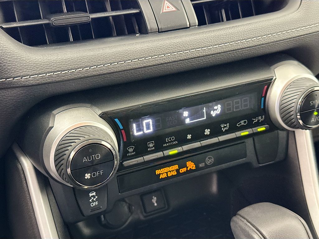 2021 Toyota RAV4 Hybrid XLE photo 14