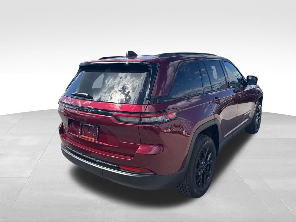 2025 Jeep Grand Cherokee Altitude photo 5