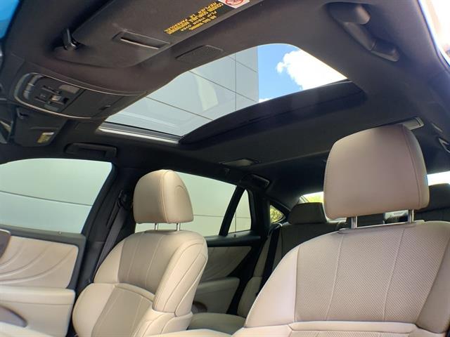 2022 Lexus LS 500 photo 21