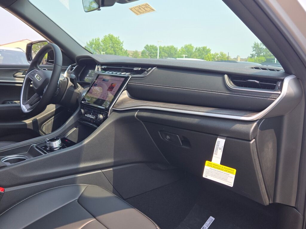 2025 Jeep Grand Cherokee Limited photo 7