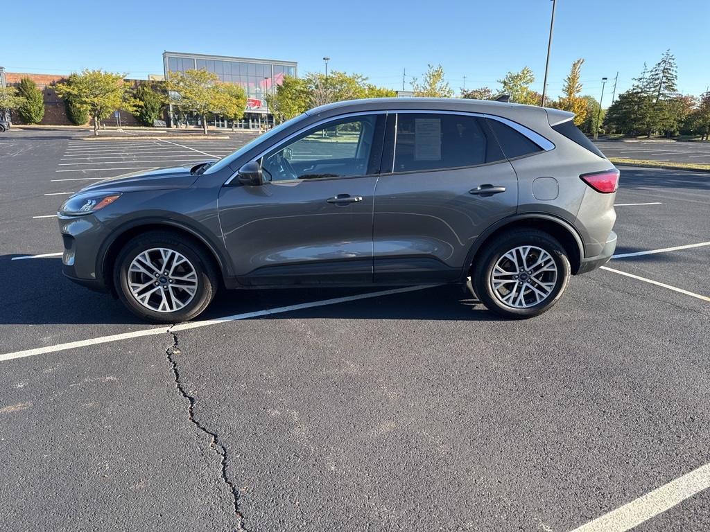 2022 Ford Escape SEL photo 2