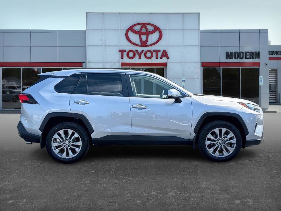 2024 Toyota RAV4 XLE Premium photo 3