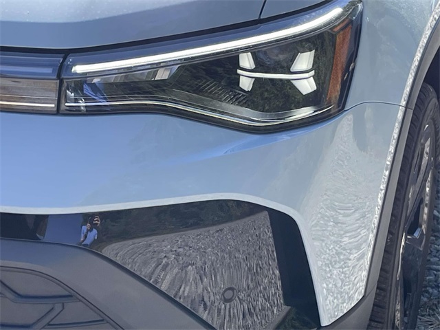 2025 Volkswagen Taos SE photo 8