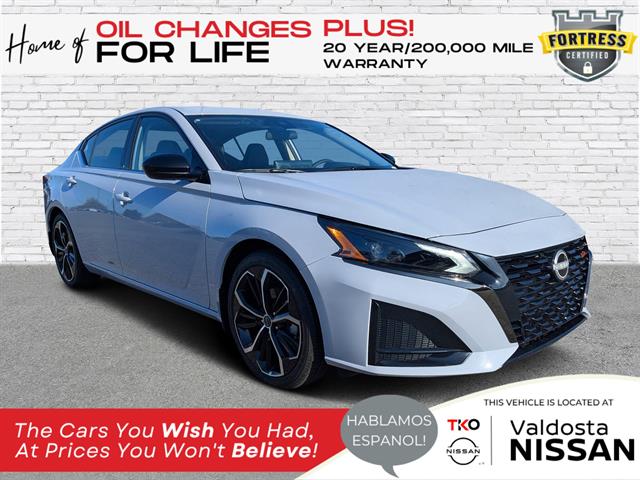 2025 Nissan Altima SR's photo