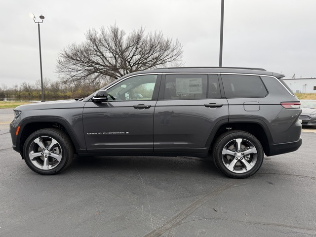 2025 Jeep Grand Cherokee Limited photo 2