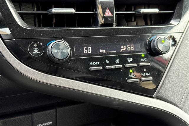 2022 Toyota Camry Hybrid LE photo 21