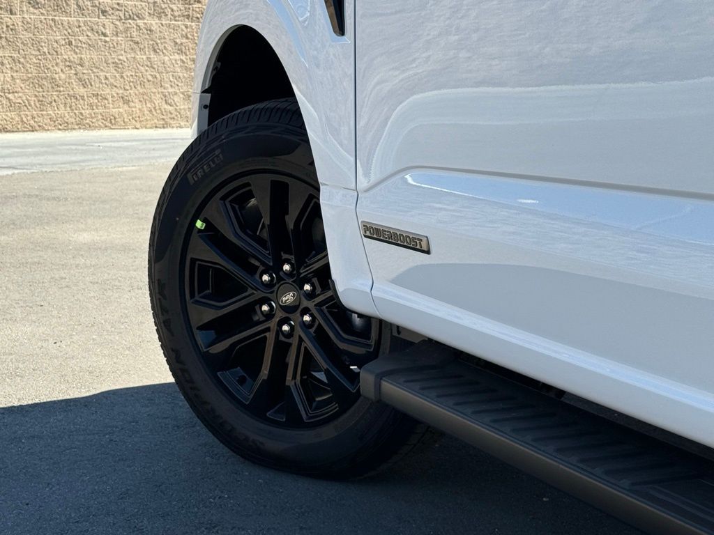 2025 Ford F-150 XLT photo 17