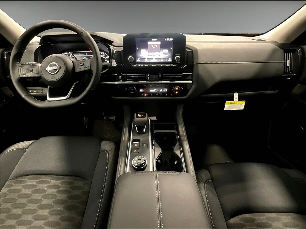 2025 Nissan Pathfinder SV photo 4