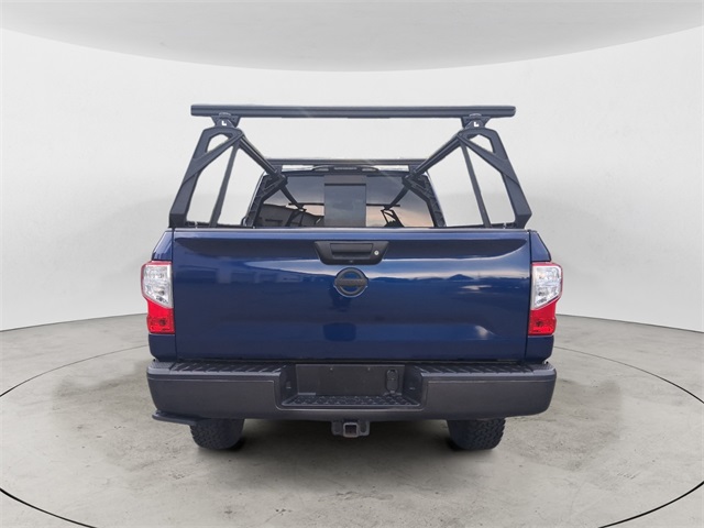 2017 Nissan Titan PRO-4X photo 2