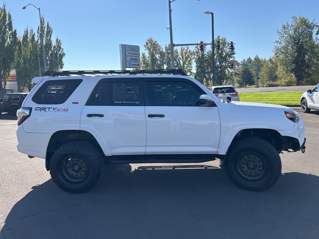 2016 Toyota 4Runner SR5 photo 9