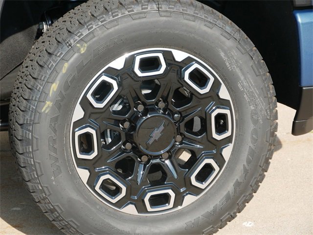 2025 Chevrolet Silverado 3500HD High Country photo 9
