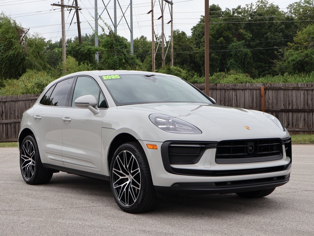 2025 Porsche Macan T photo 11
