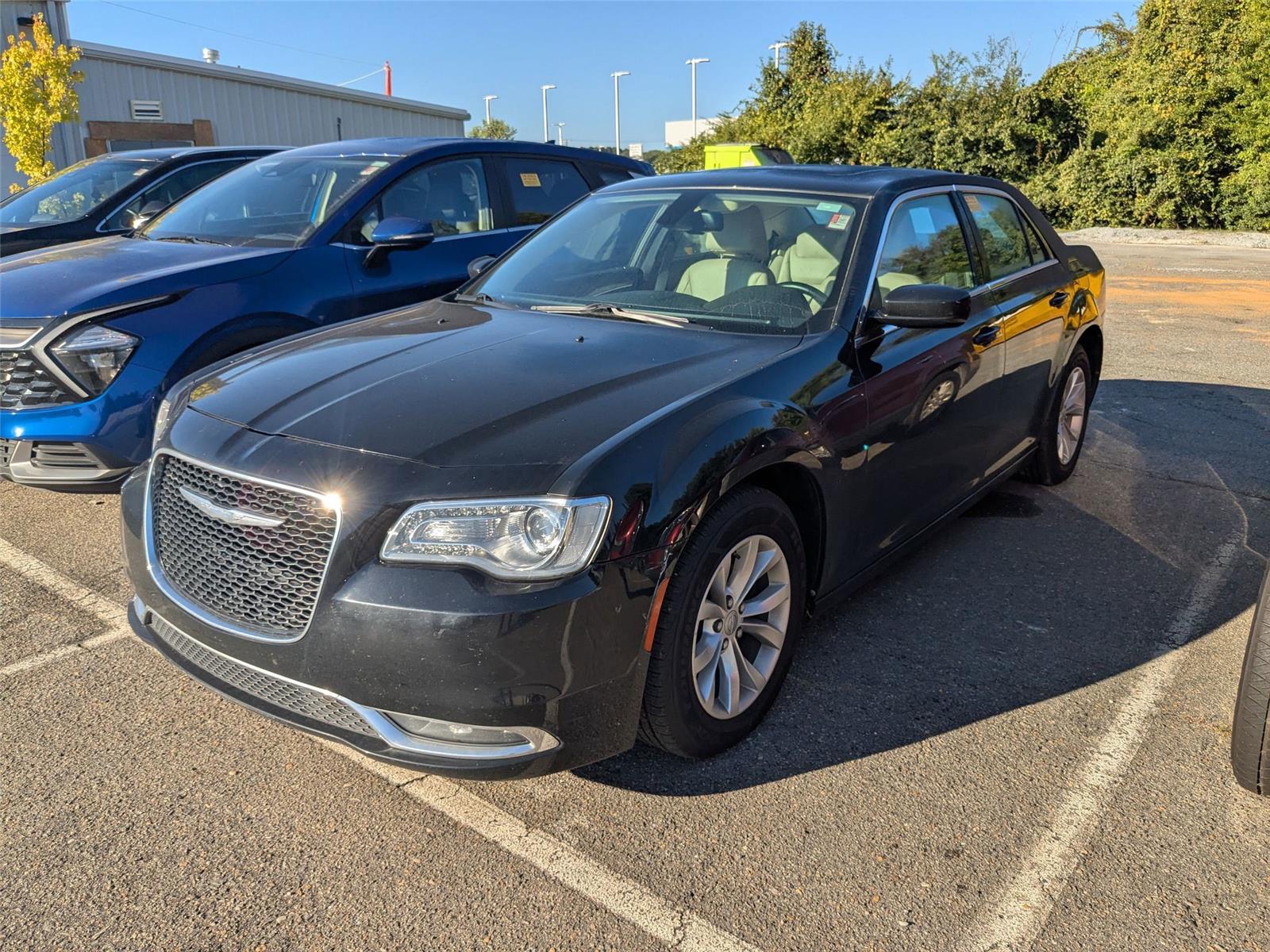 2016 Chrysler 300 Limited photo 3
