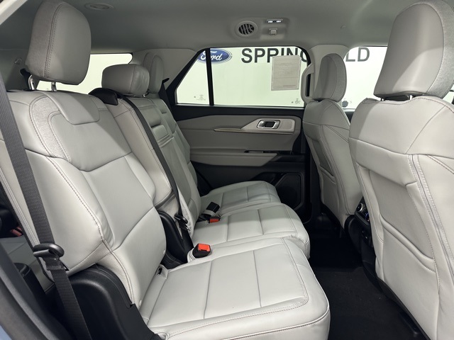 2025 Ford Explorer photo 13