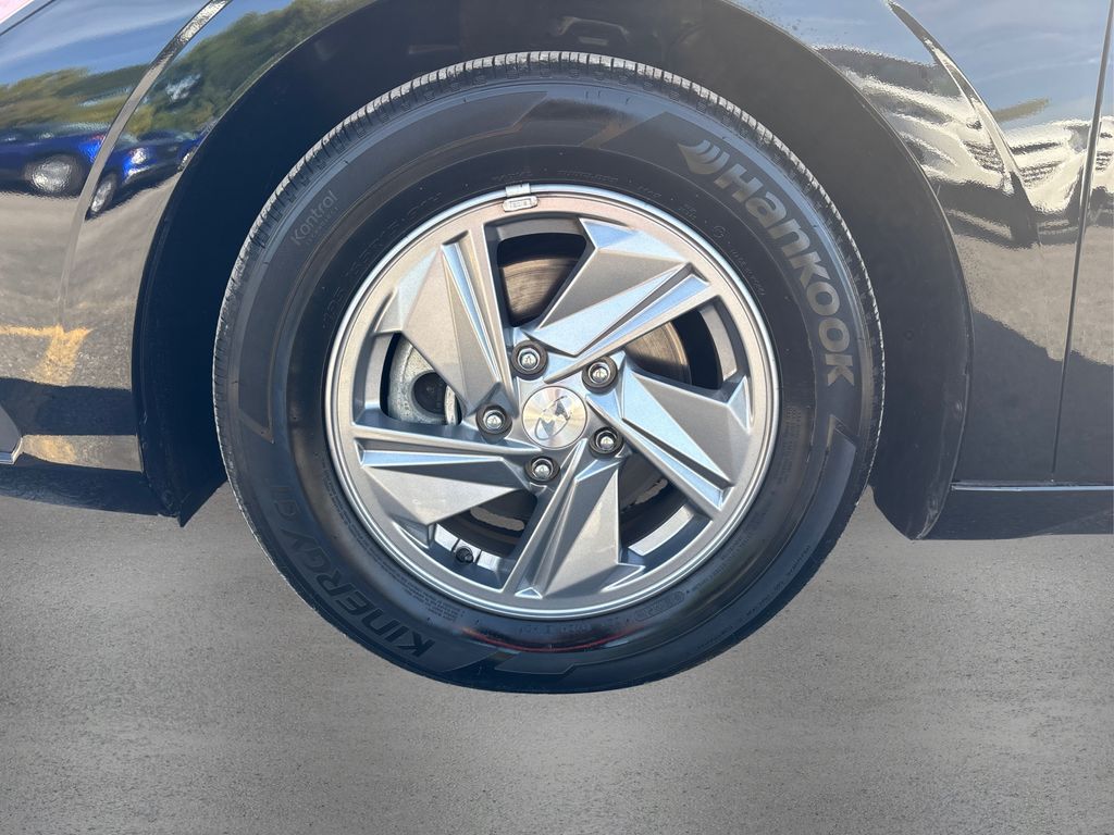2024 Hyundai Elantra SE photo 11