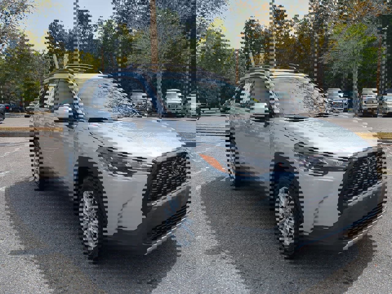 2022 Toyota Corolla Cross LE photo 2