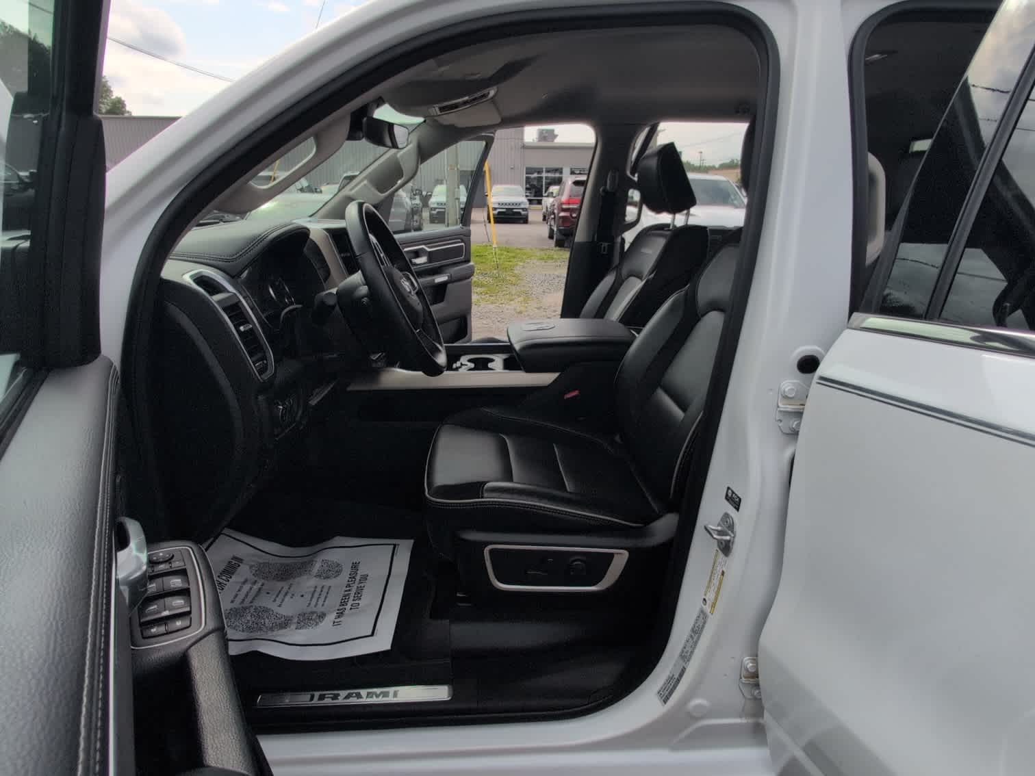 2022 Ram 1500 Laramie photo 16
