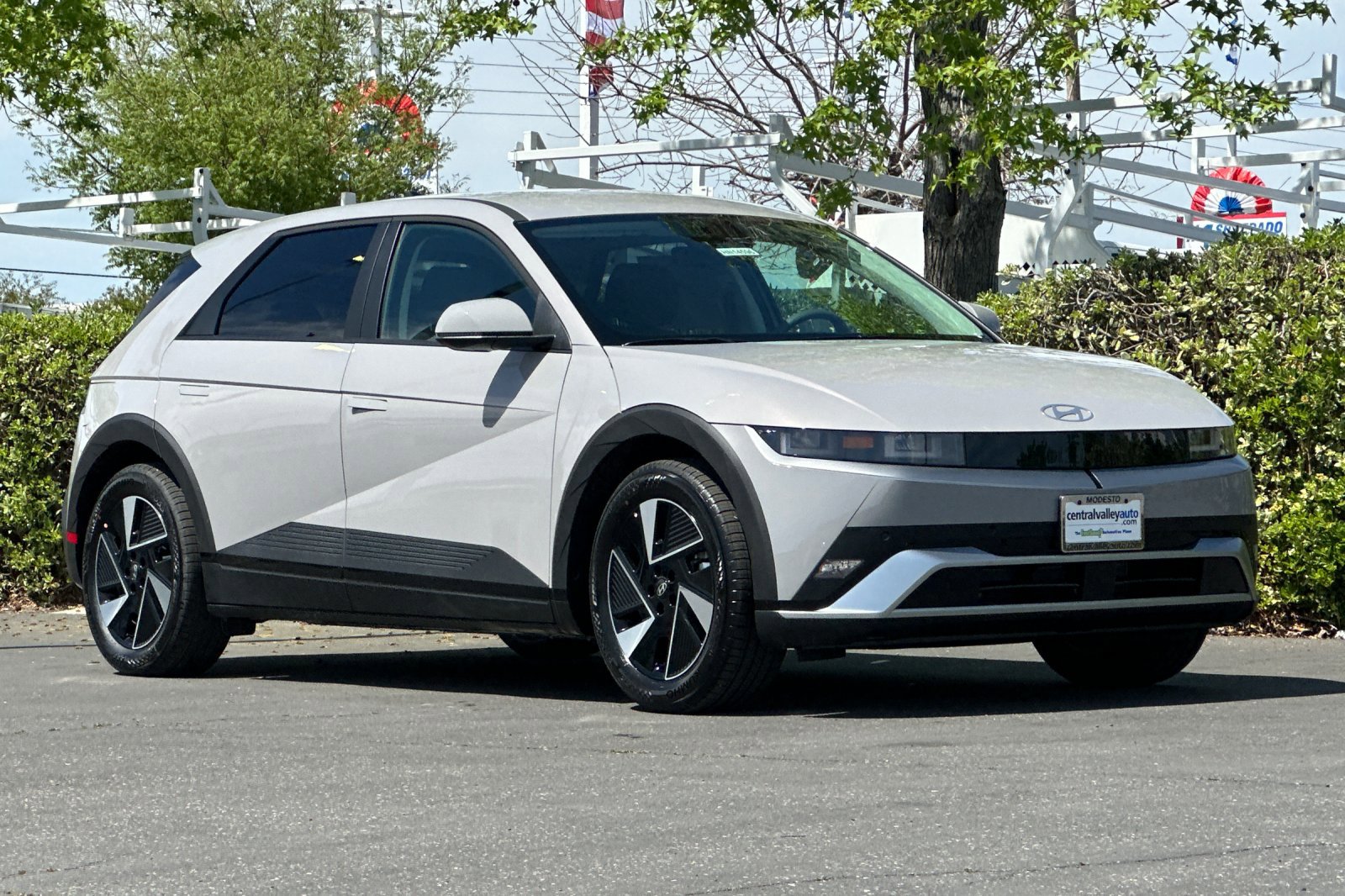 2025 Hyundai Ioniq 5 SE photo 2