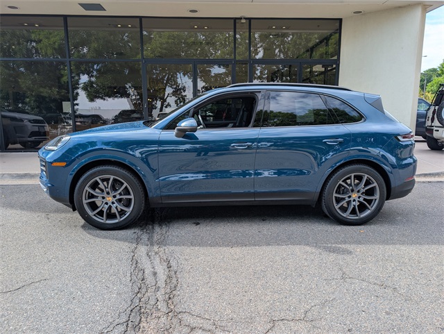 2024 Porsche Cayenne Base photo 3
