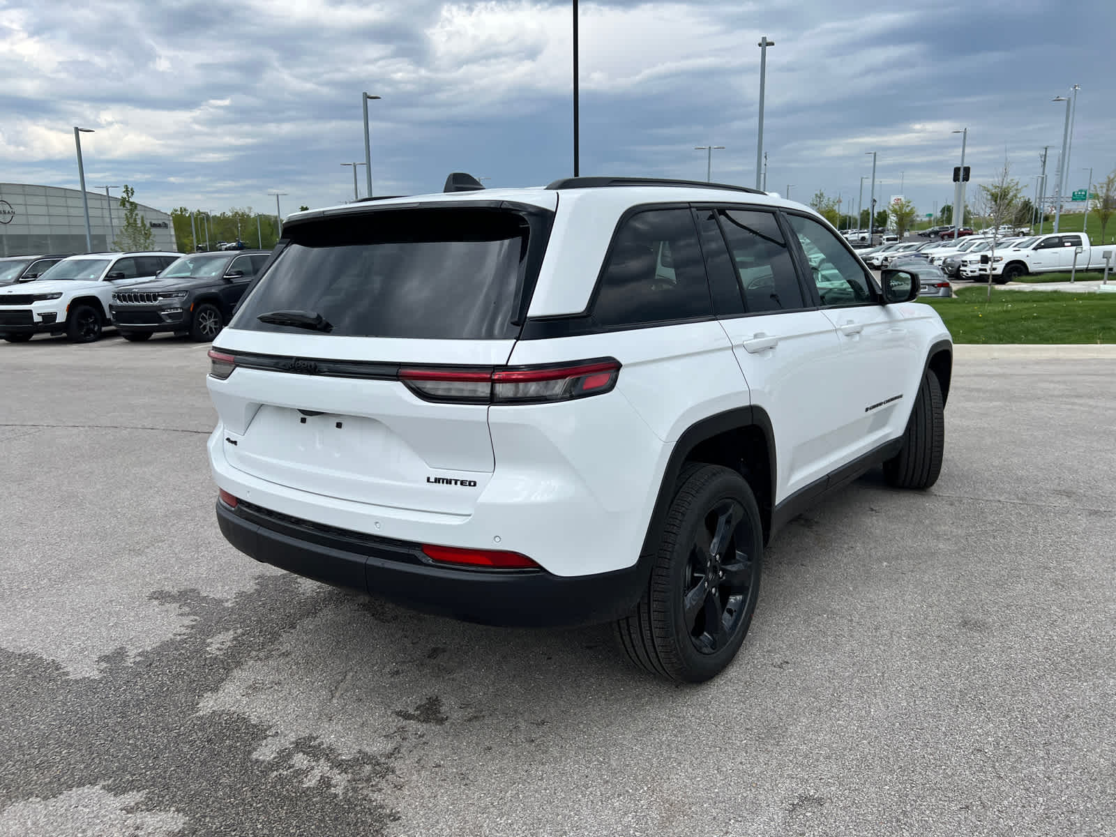 2025 Jeep Grand Cherokee Limited photo 4