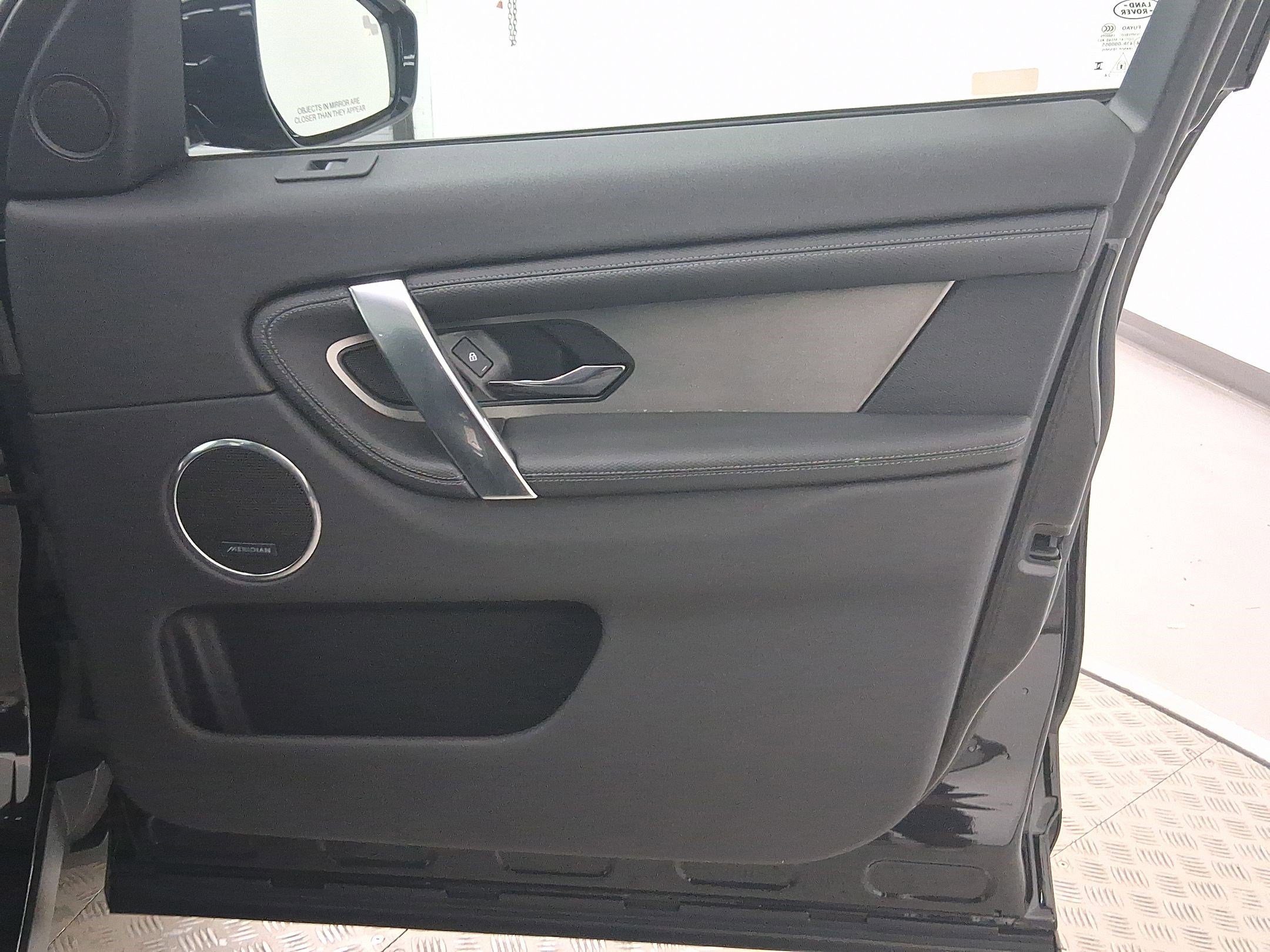 2025 Land Rover Discovery Sport Dynamic SE photo 30